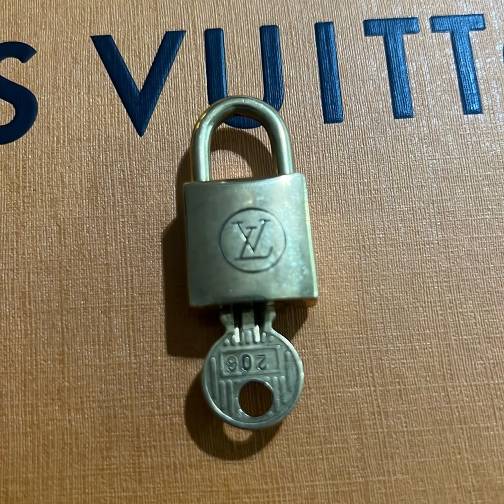 Louis Vuitton Lock and Key#206